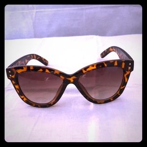 Cat eye sunglasses